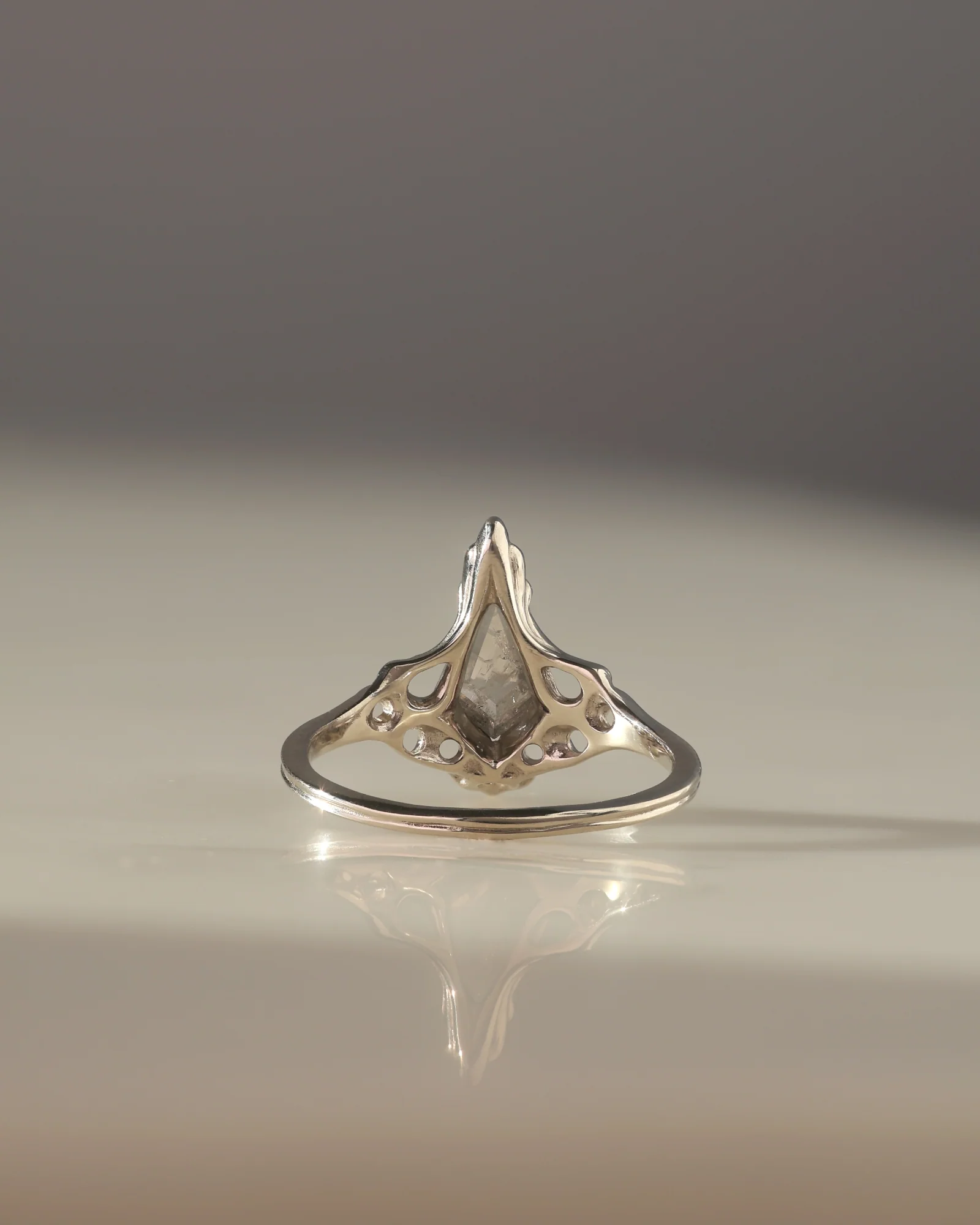 Archangel // 14kw Gold + 0.71ct Salt & Pepper Diamond // 6.75 - Image 4