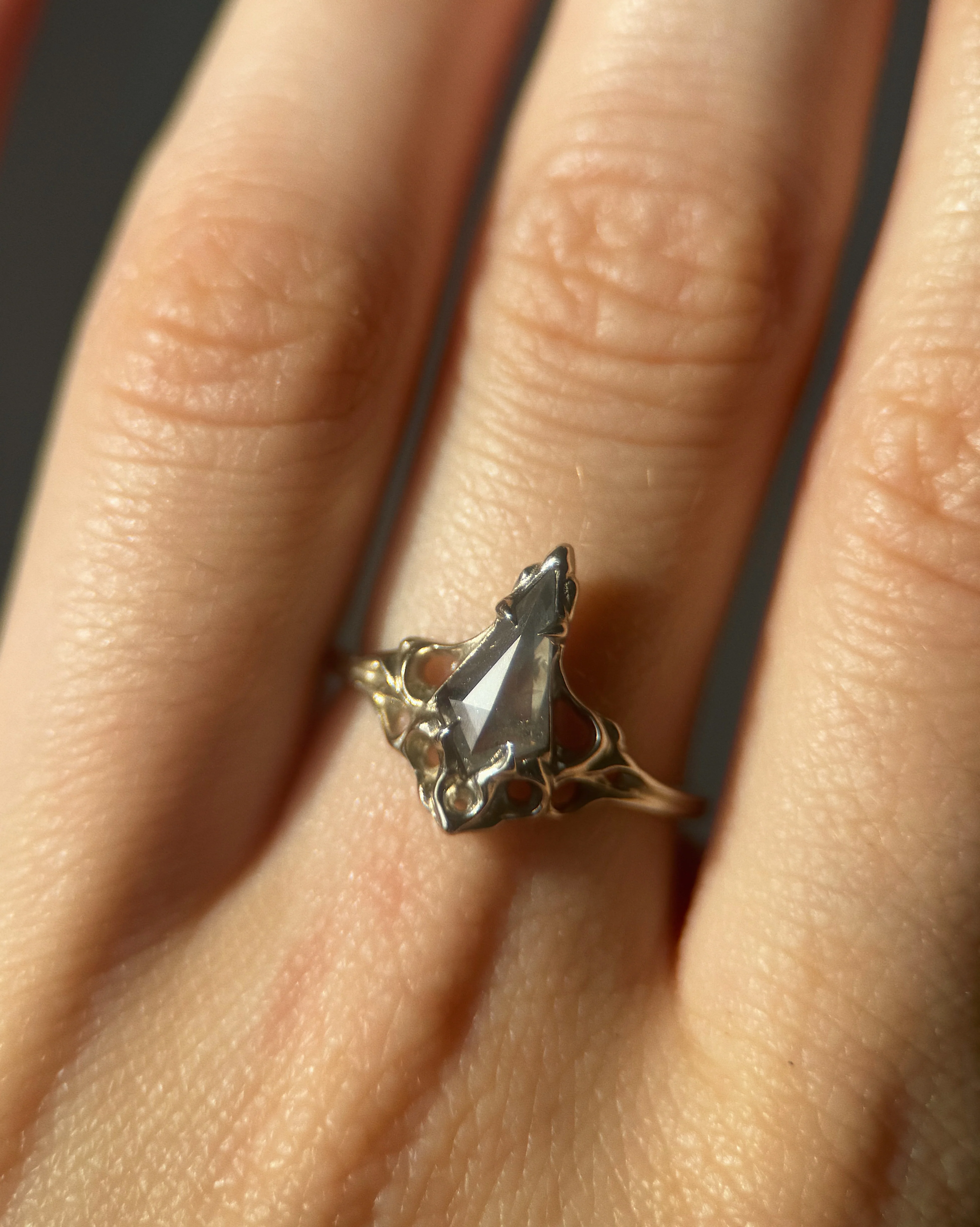 Archangel // 14kw Gold + 0.71ct Salt & Pepper Diamond // 6.75 - Image 5