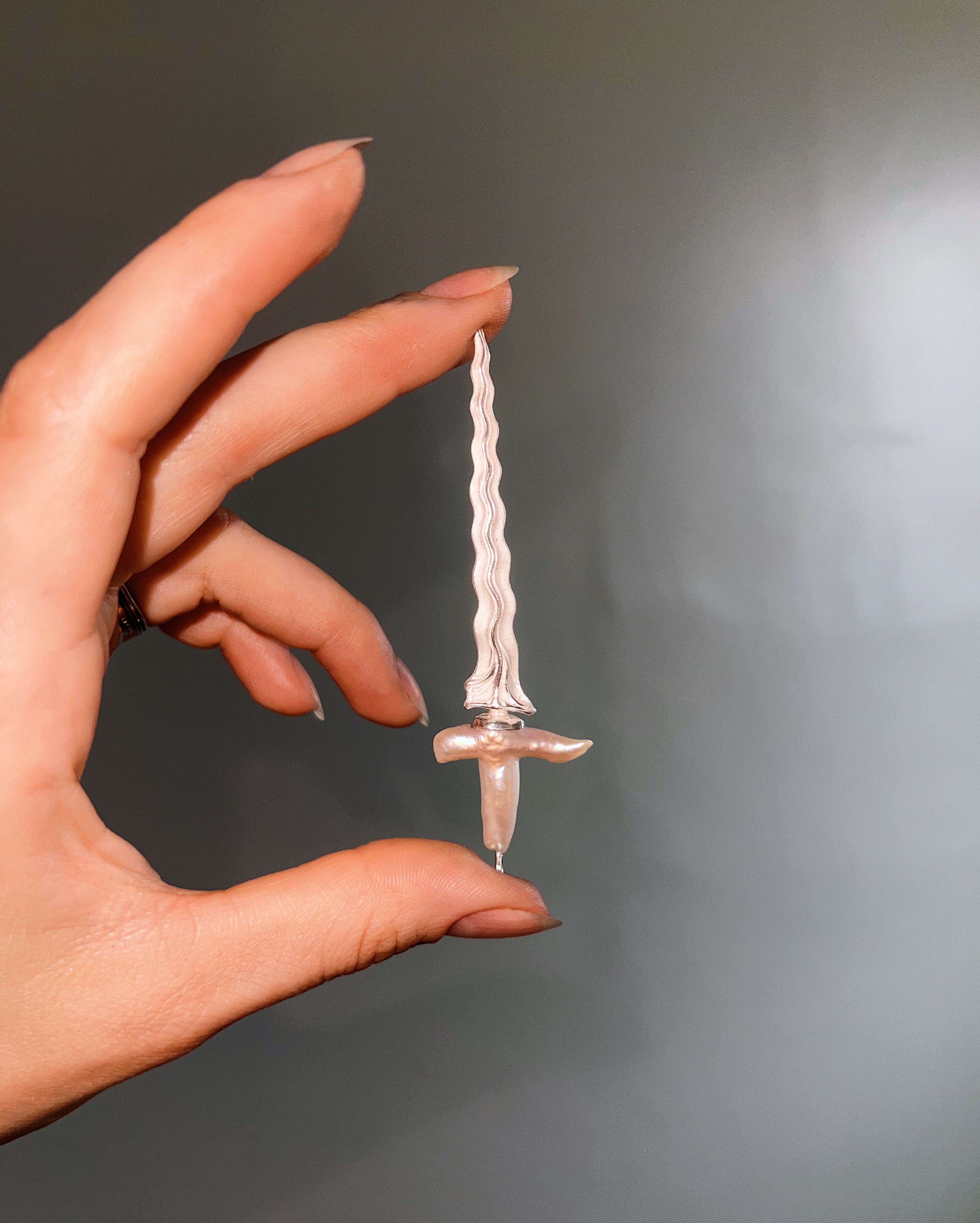 Ceremony II // Baroque Pearl-Hilt // Keris Necklace - Image 3