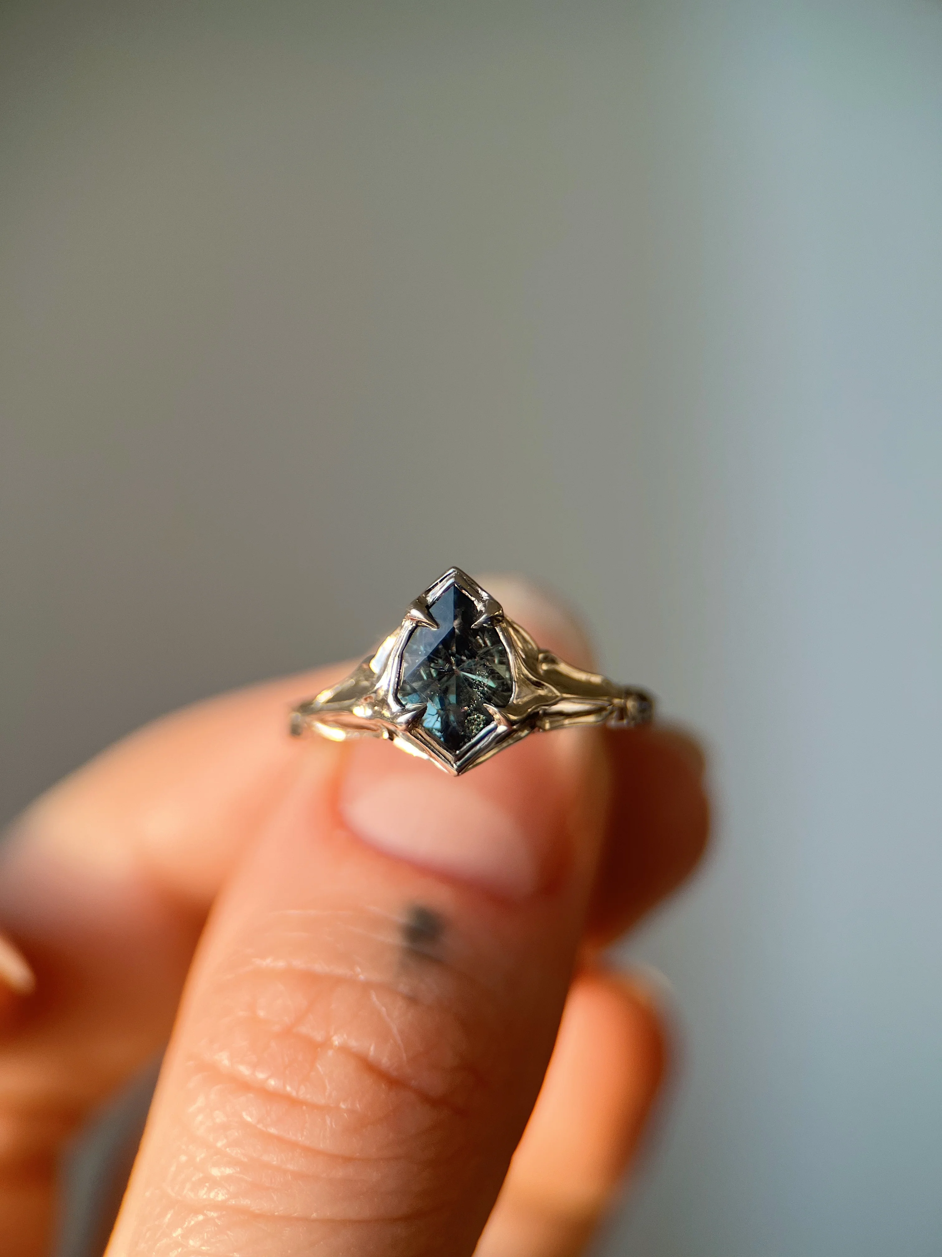 Fortress II // 14kw + 1.12ct Sapphire - Image 6