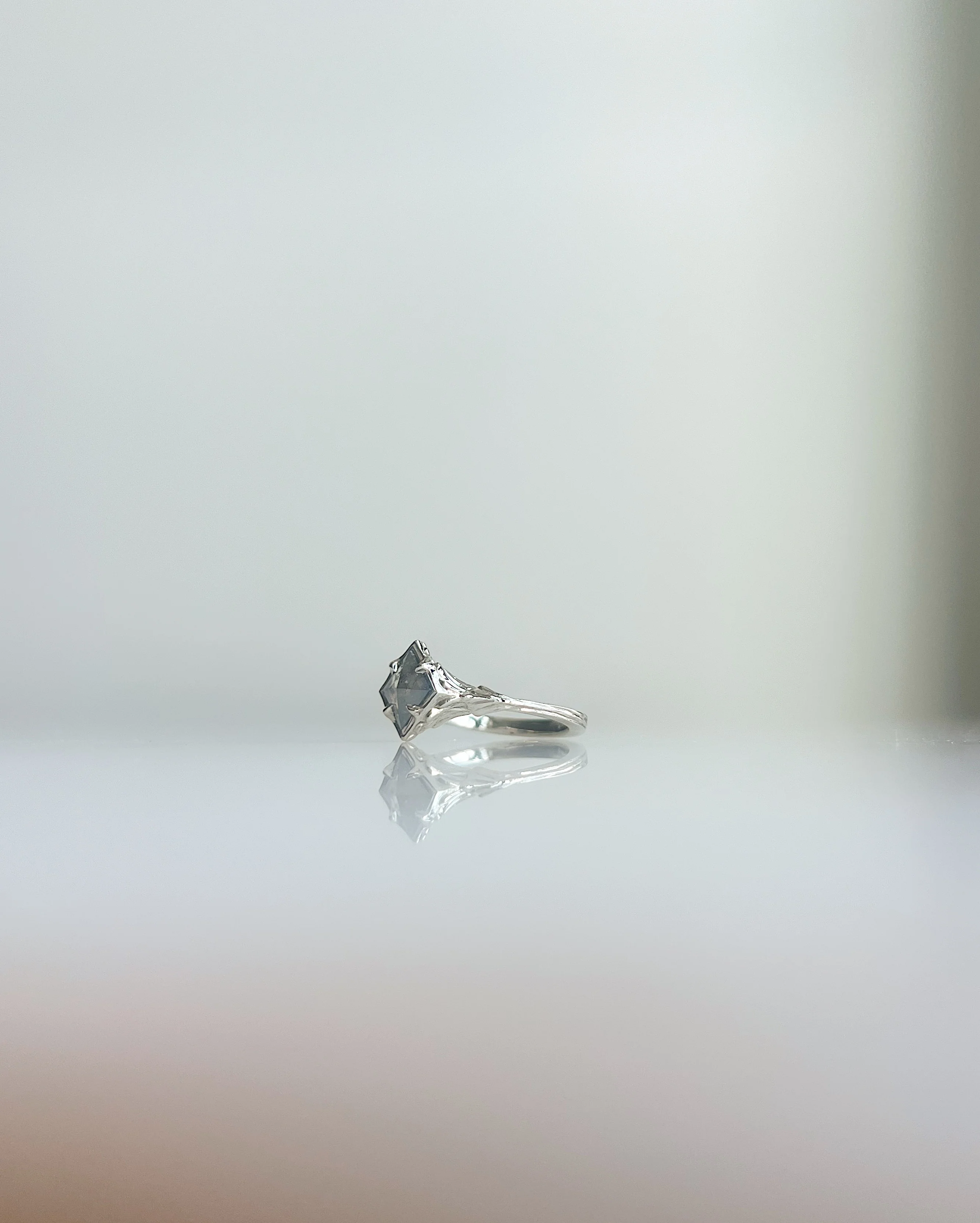 Seraph // 14kw + 0.56ct Diamond - Image 3