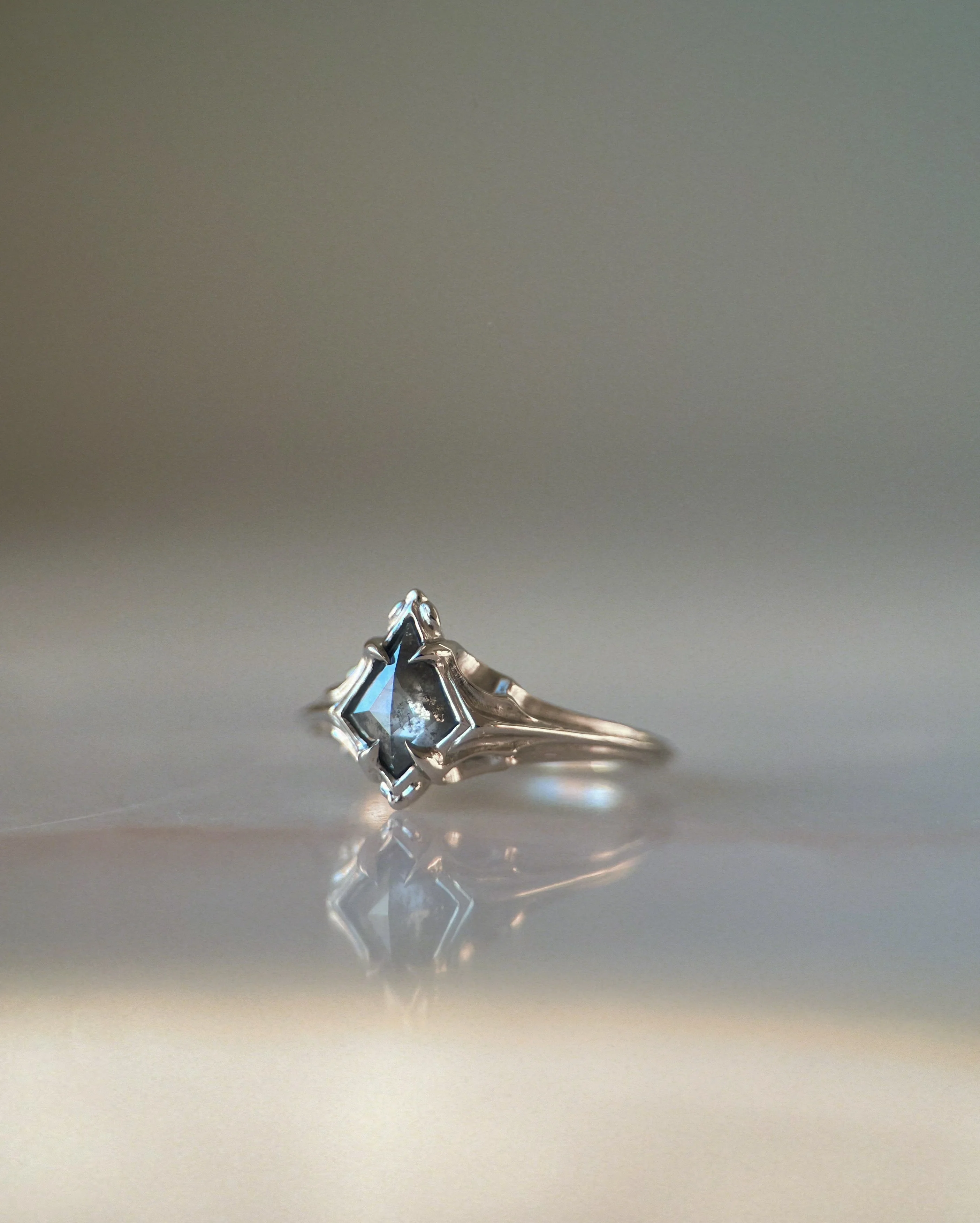 Fortress // 14kw + 0.72ct Diamond - Image 3